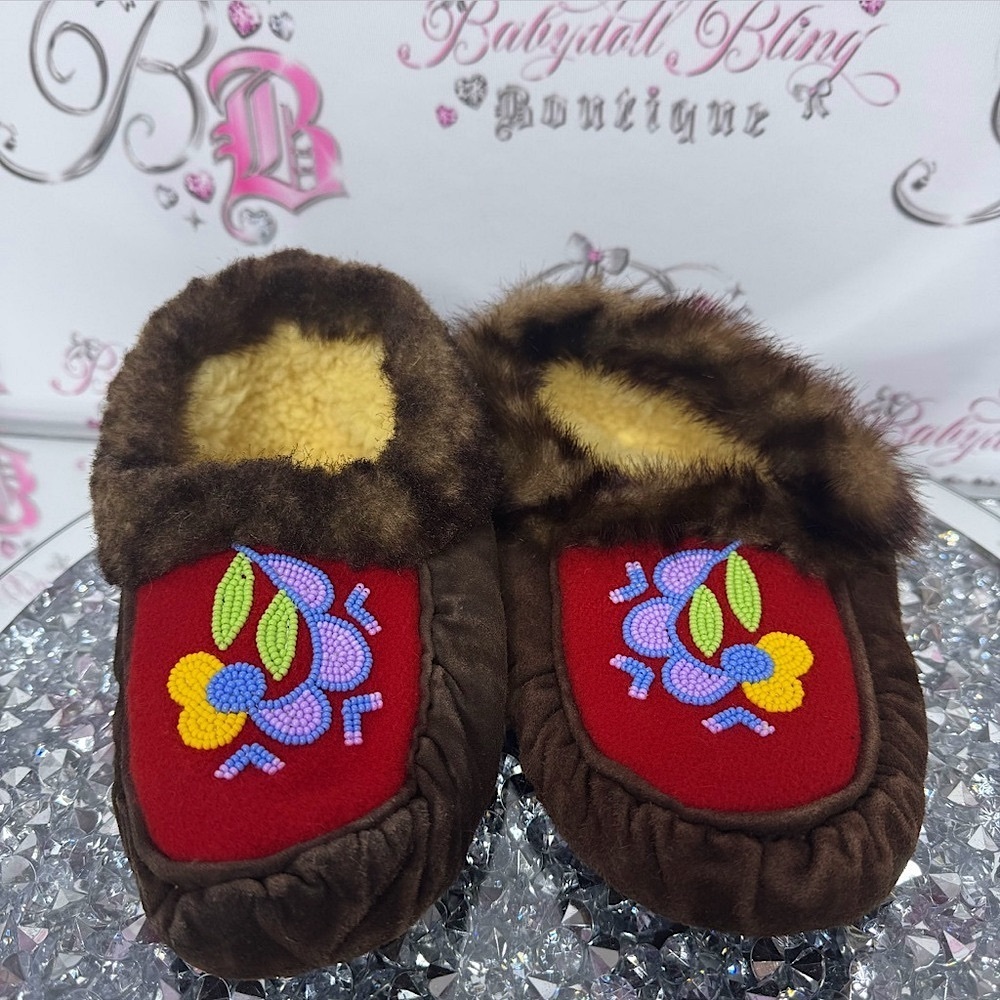 Moccasins handmade mukluks fur Sherpa suede leather beaded floral Inuit native